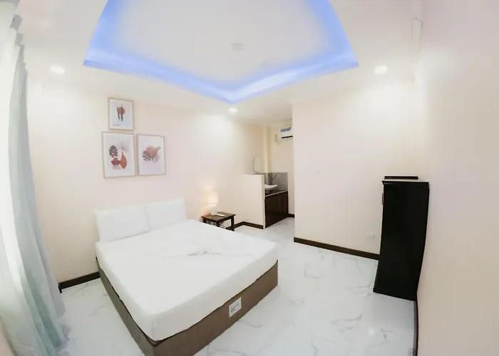 Balud White 호텔 4*
